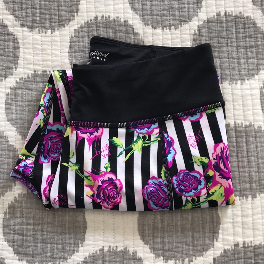 Betsy Johnson Performance Capris - image 8